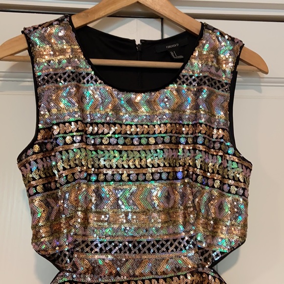 Beautiful Sequined Dress with Waist Cut-Outs Sz Sm - Picture 2 of 4